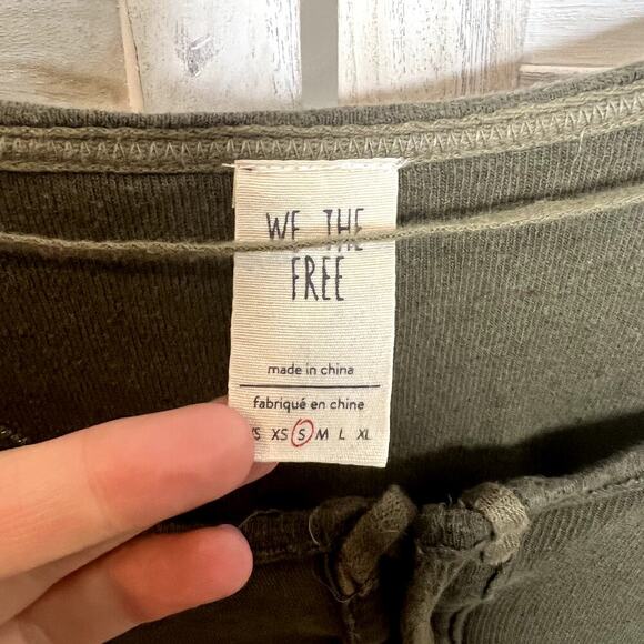 FREE PEOPLE Women's Small Star Oversized Henley Top Army Green Boho Distressed - Picture 8 of 16